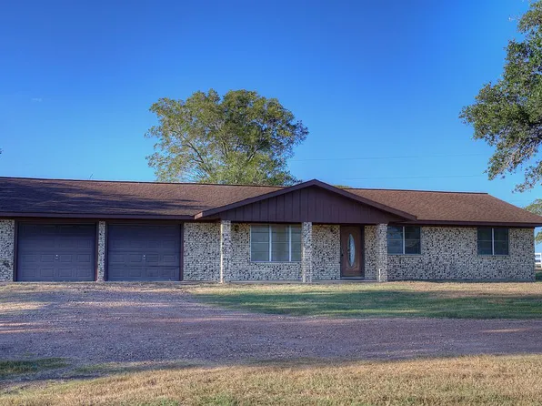 1208 County Road 349, Shiner, TX 77984
