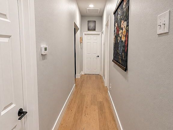 5th image of 402 S Bell St