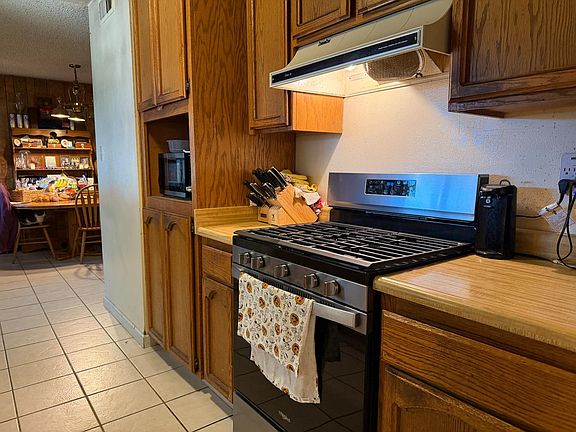 3rd image of 7235 Larchmont Dr