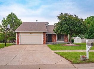 2800 SW Herefordshire Rd, Topeka, KS 66614