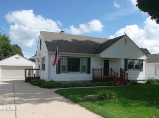 710 Maple St, Lena, IL 61048