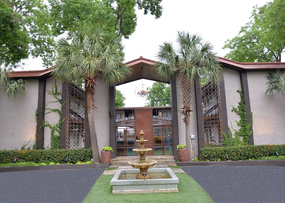5808 Gaston - VILLA ENTRANCE
