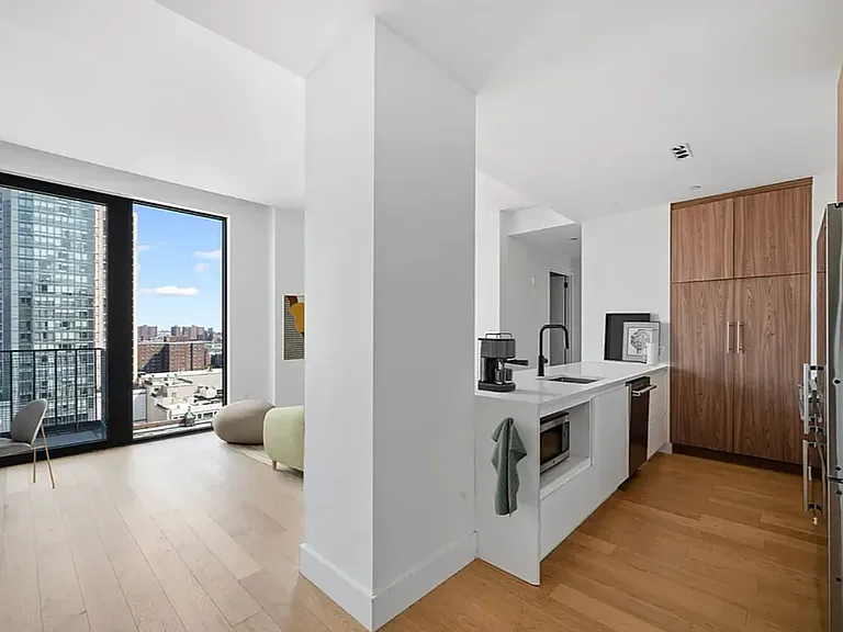 224 W 124th St #1500 — Photo 3