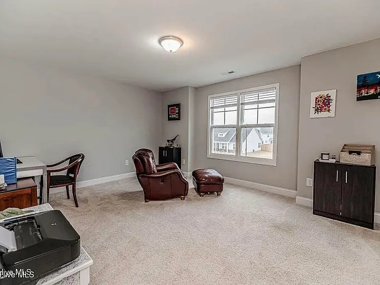 223 Burnside Dr — Photo 23