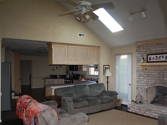 3rd image of 302 Shadowlake Dr