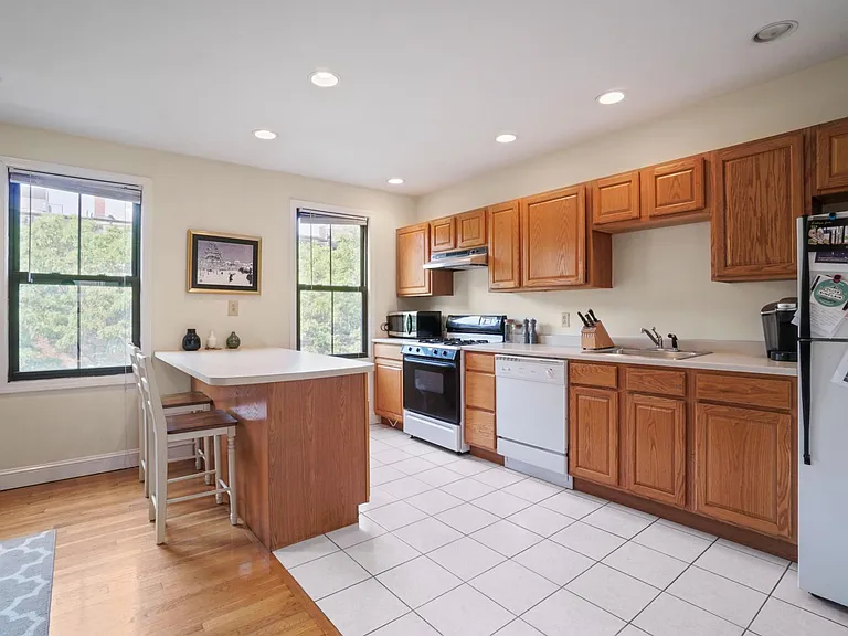 28 Milford St #3 — Photo 2