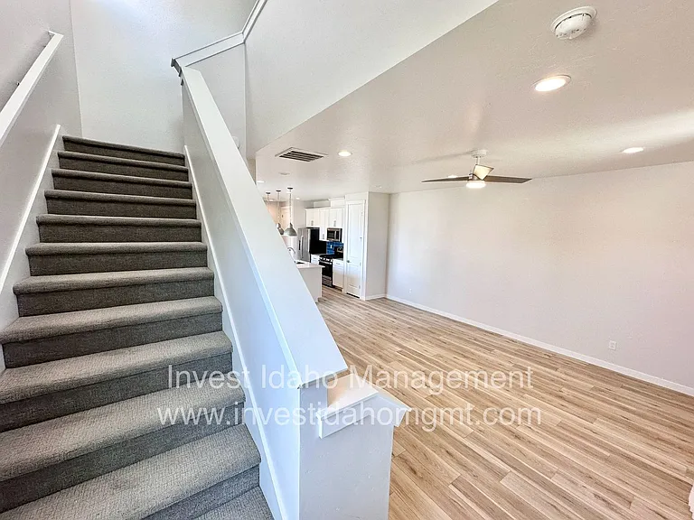 385 N Stone Canyon Ln — Photo 15