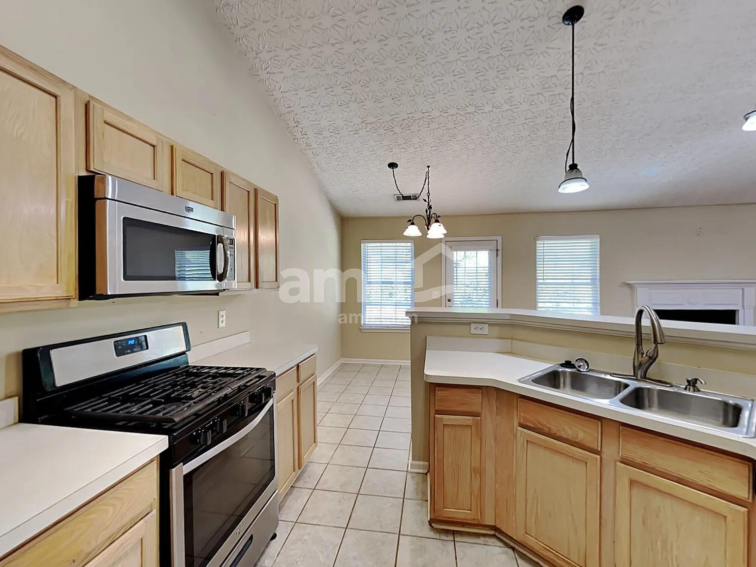 3 bed, 2.0 bath, 1908 sqft, $2,295 — Photo 3
