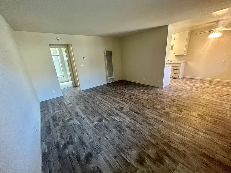 Dry Creek Apartments — Photo 2