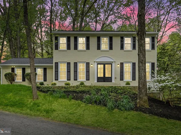 12013 Westwood Hills Dr, Herndon, VA 20171