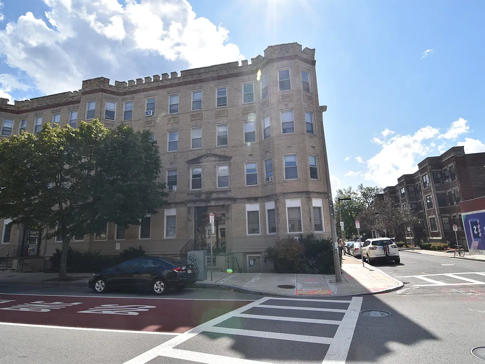 64 Brighton Ave #304