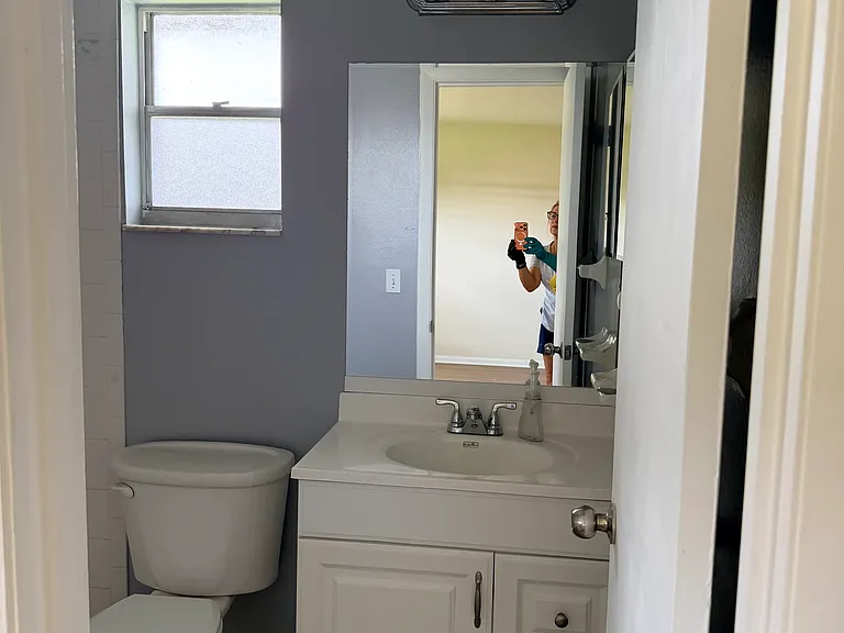 1st bedroom bathroom
