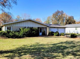 202 Westernaire Dr, Marion, IL 62959