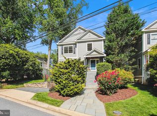 2371 N Edgewood St, Arlington, VA 22207
