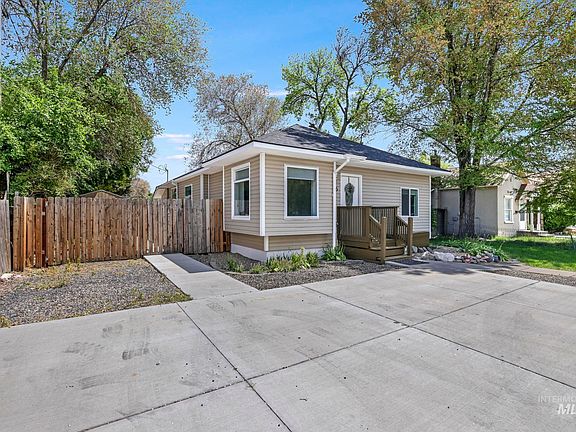 2nd image of 946 Blue Lakes Blvd