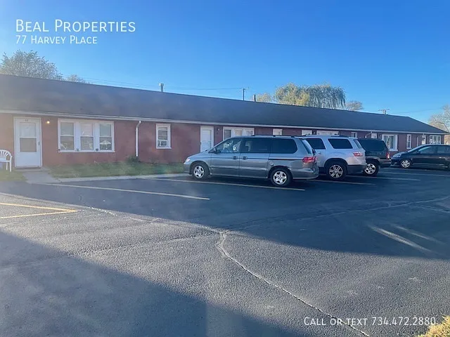 77 Harvey Pl — Photo 2