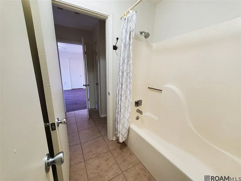 5151 Everett Ln — Photo 12