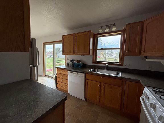 4th image of 708 Plum St