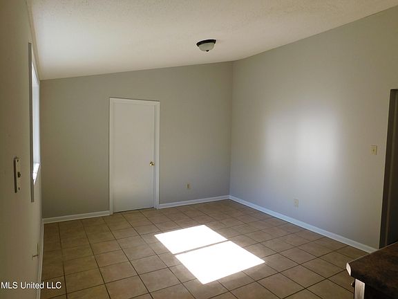5th image of 2655 Southbridge Dr