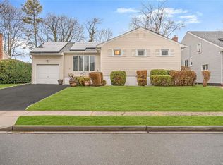 52 Cloverfield Rd S, Valley Stream, NY 11581