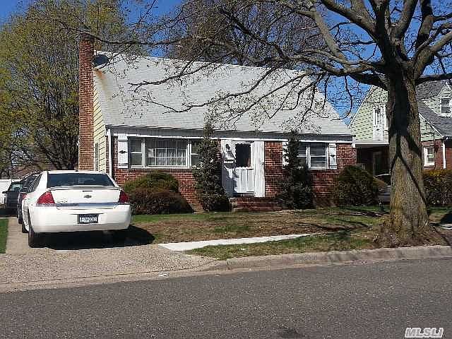 1st image of 671 Christie St