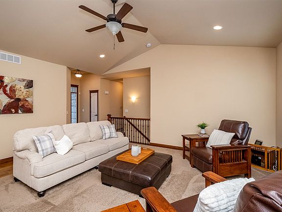 4th image of 870 Sandpiper Ct
