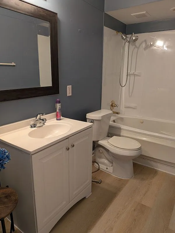 3 bed, 1.0 bath, 912 sqft, $1,400 — Photo 2