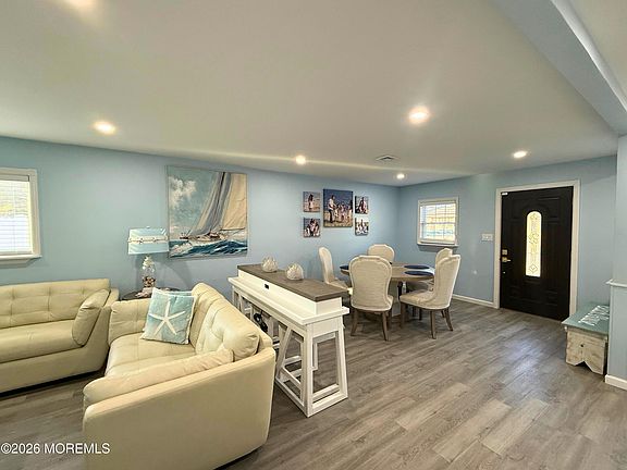 4th image of 170 Cherry Quay Rd