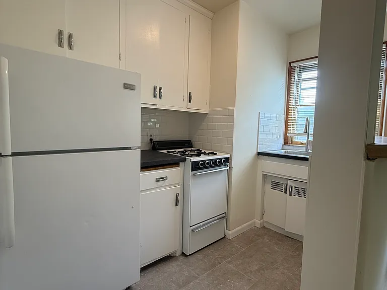 Highland Towers Apartments — Photo 12