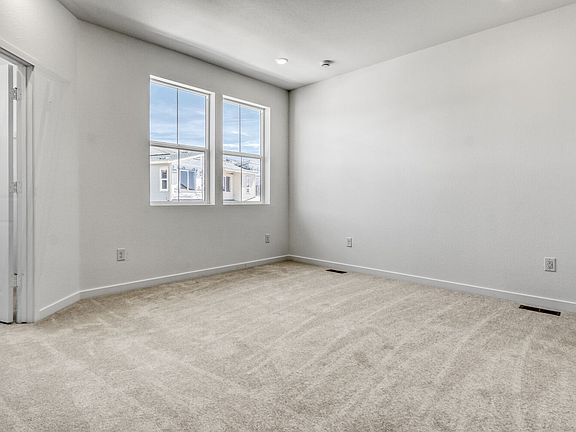 7638 S Cherokee Circle W Owners Suite