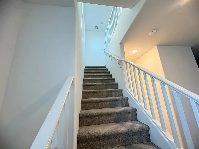 2337 E Huntington Dr — Photo 9