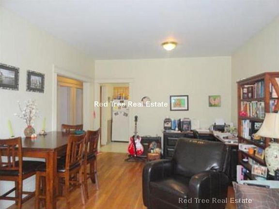 4th image of 211 Saint Paul St #211