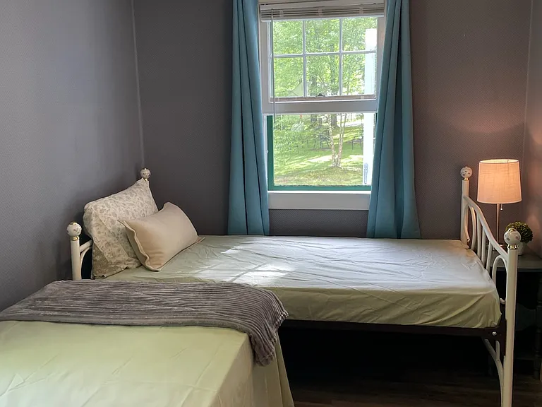 MASTER BEDROOM -
BEDS SEPARATED