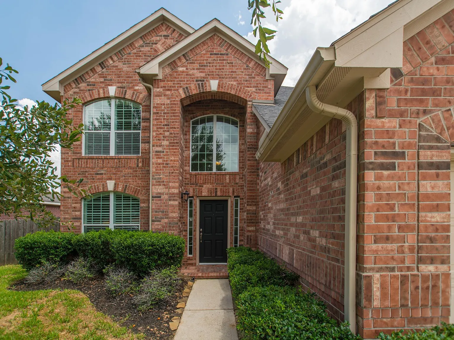 4 bed, 2.5 bath, 2651 sqft, $2,750 — Photo 1