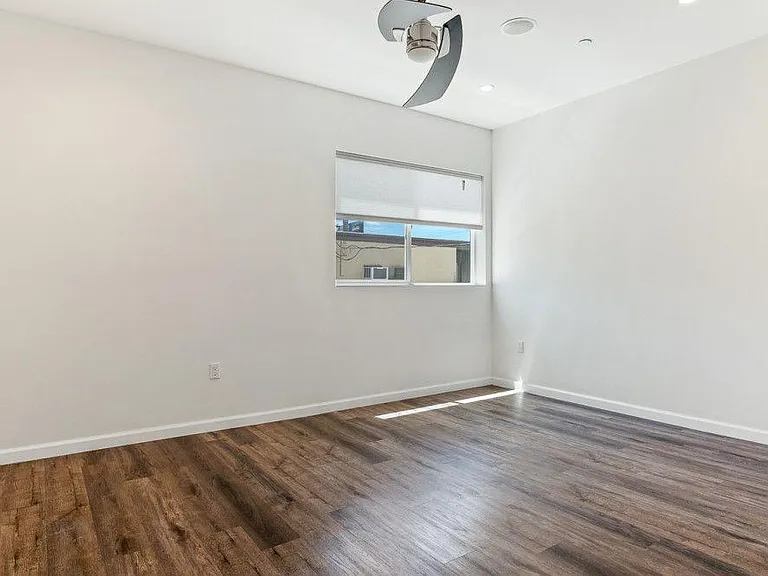 22769 Del Valle St #404 — Photo 16