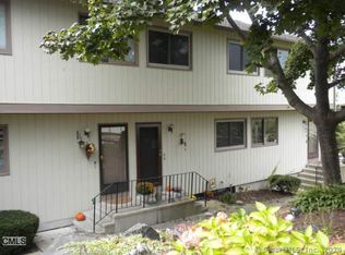 27 Crows Nest Ln UNIT 17-O, Danbury, CT 06810
