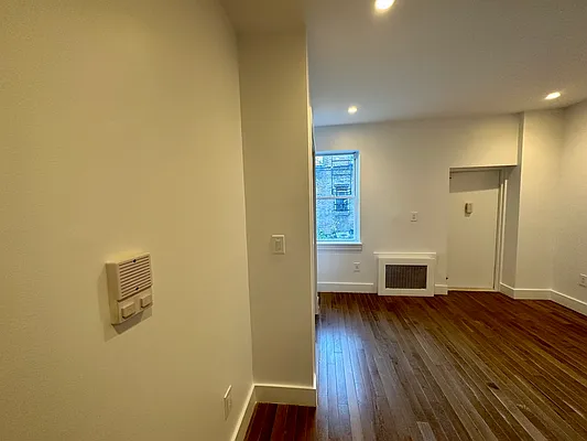 Rented by Max Apt LLC | media 28