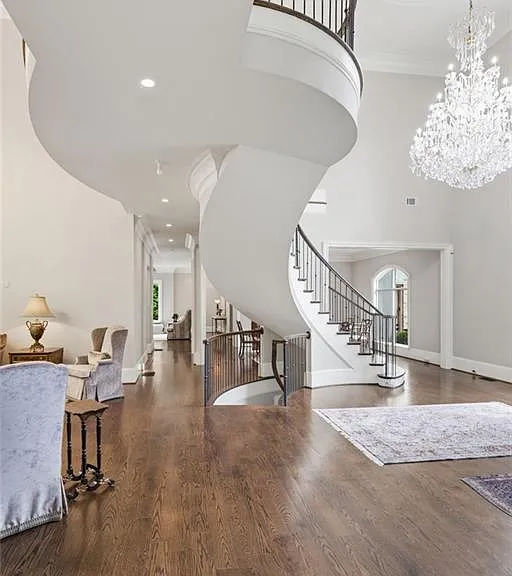 5965 Riverside Dr — Photo 2