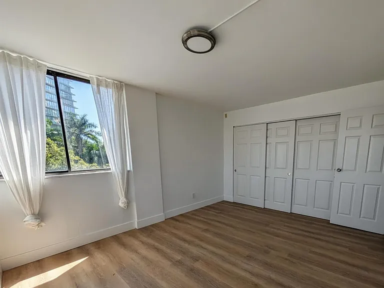 2713 Tigertail Ave #402 — Photo 5