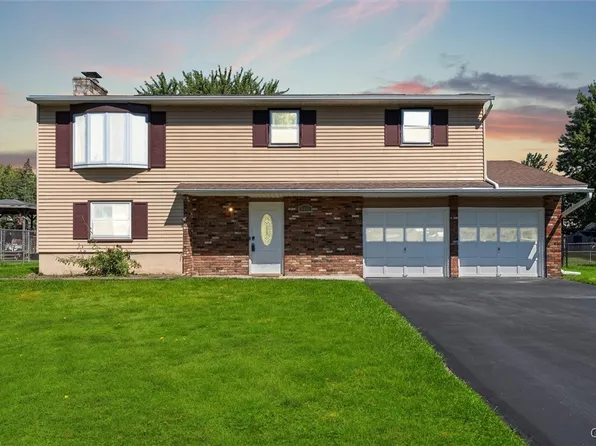 8050 Evesborough Dr, Clay, NY 13041