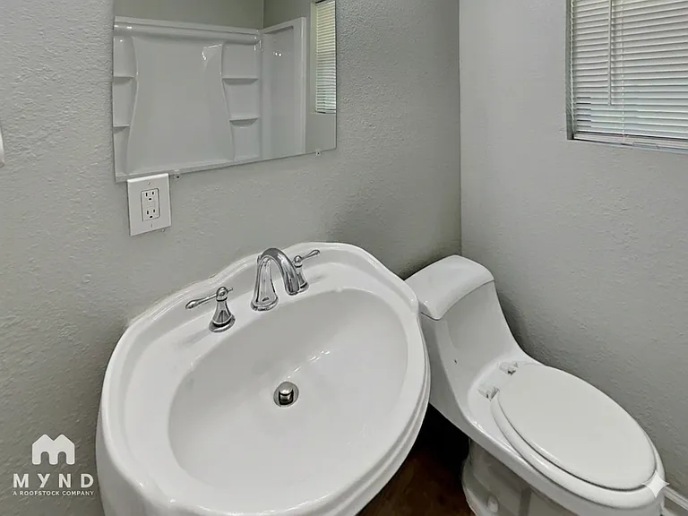 724 Stuckert Dr — Photo 16