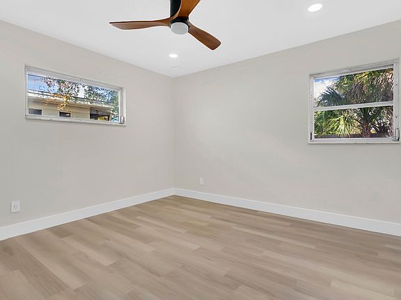 4th image of 330A Elkhorn Ct