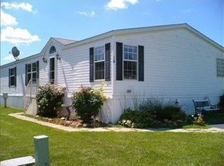 16 Pinewood Dr, Hamlin, NY 14464