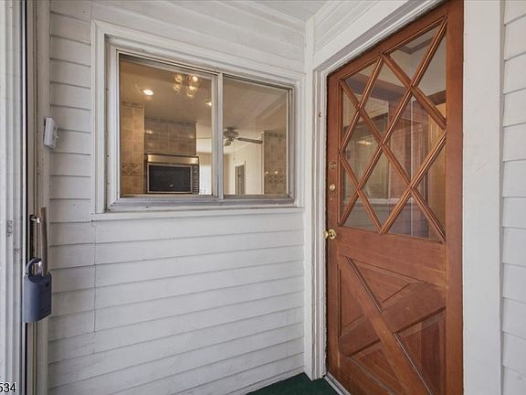 3rd image of 213 York Rd