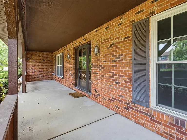 1017 Woodleaf Dr — Photo 28