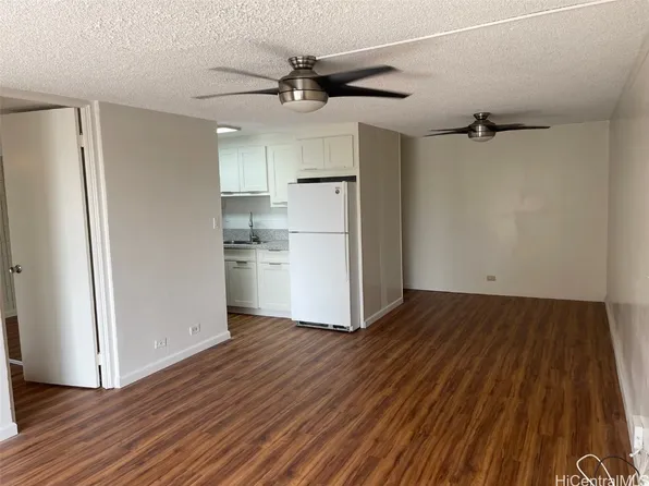 5065 Likini St APT C319, Honolulu, HI 96818