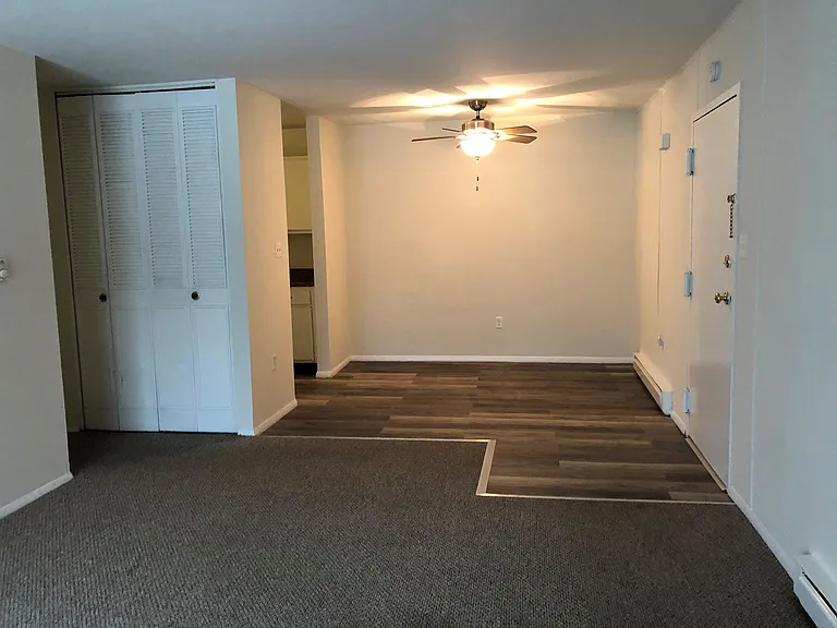 Gaslight Apartments — Photo 20