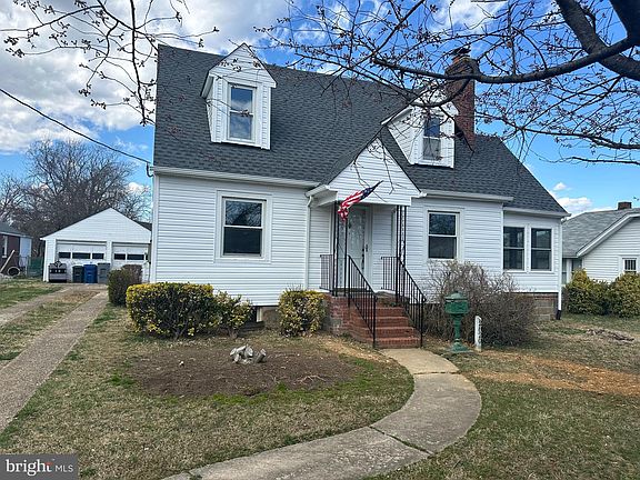 3rd image of 2820 Franklin St