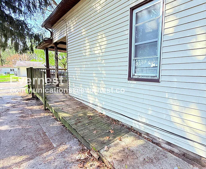 2314 Airline Ave — Photo 3