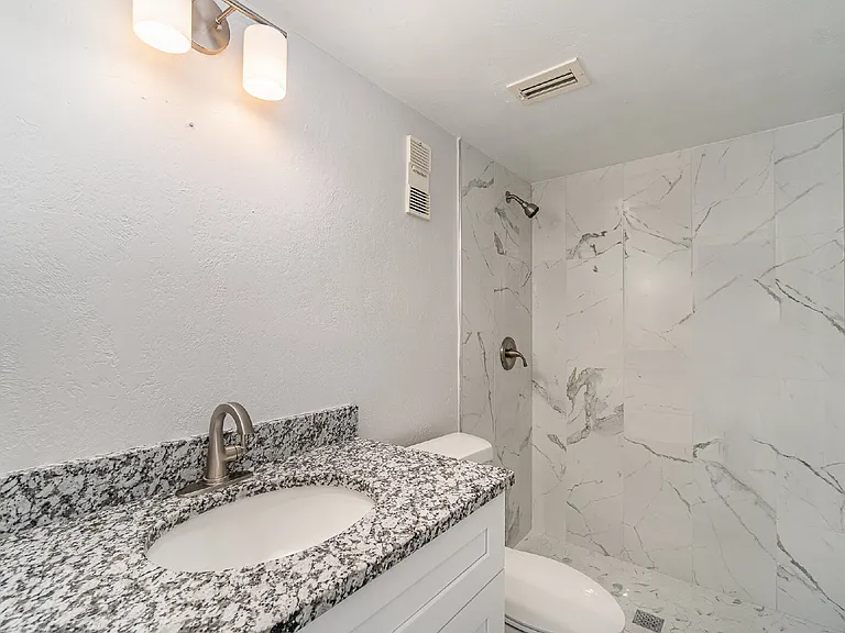 4906 Victoria Dr #103 — Photo 15